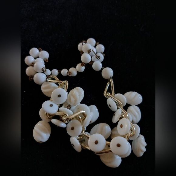 Western Germany Vintage Milk Glass Necklace/Chocker - Picture 7 of 8